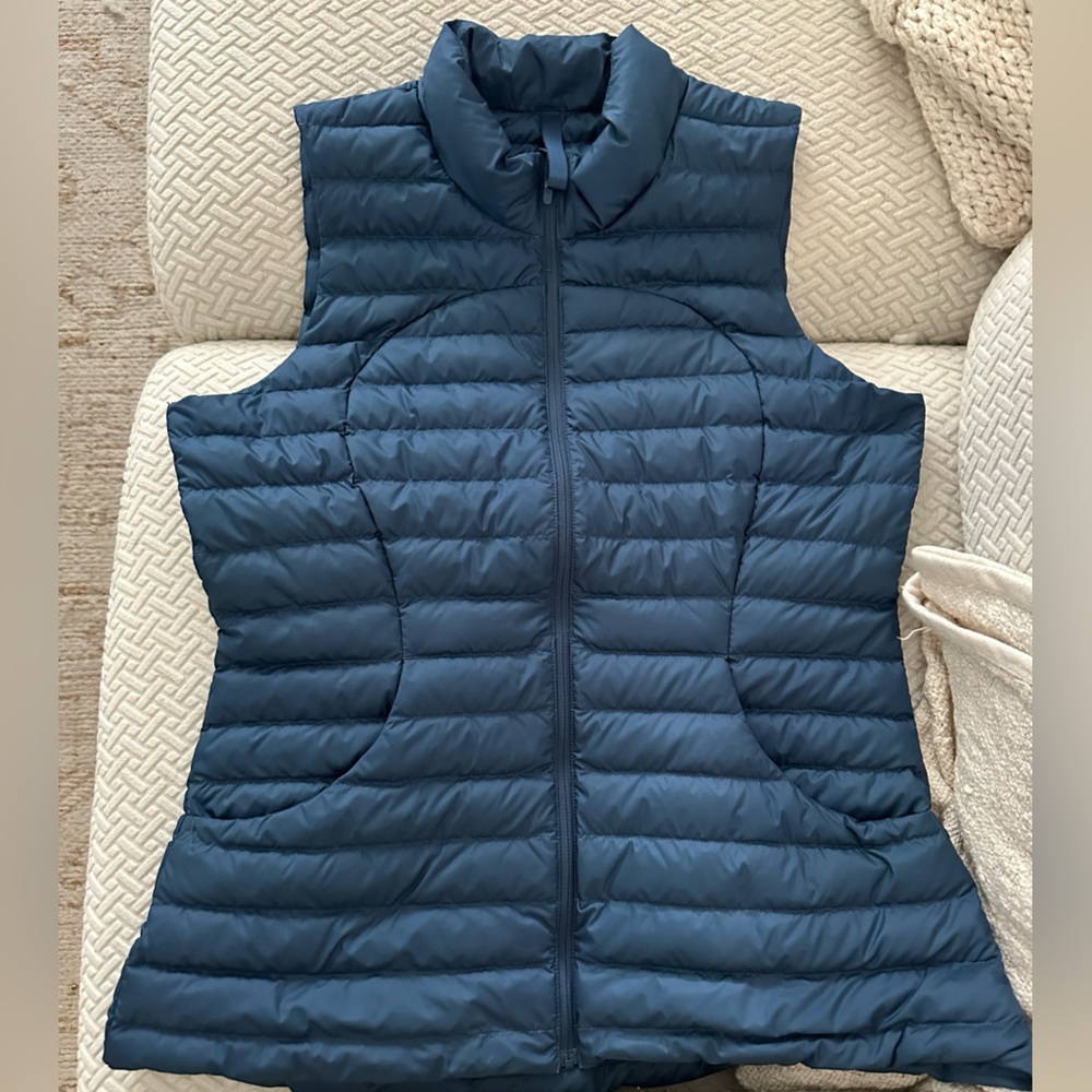 Lululemon vest, too large. Worn once